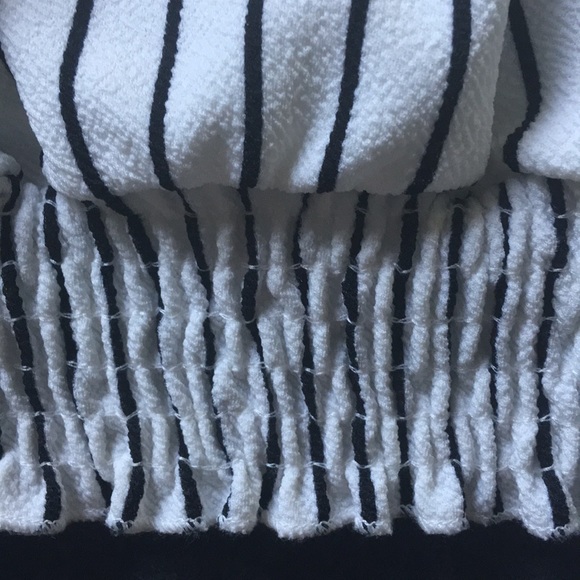 Super cute White and black stripe crop top Size S - Picture 5 of 5